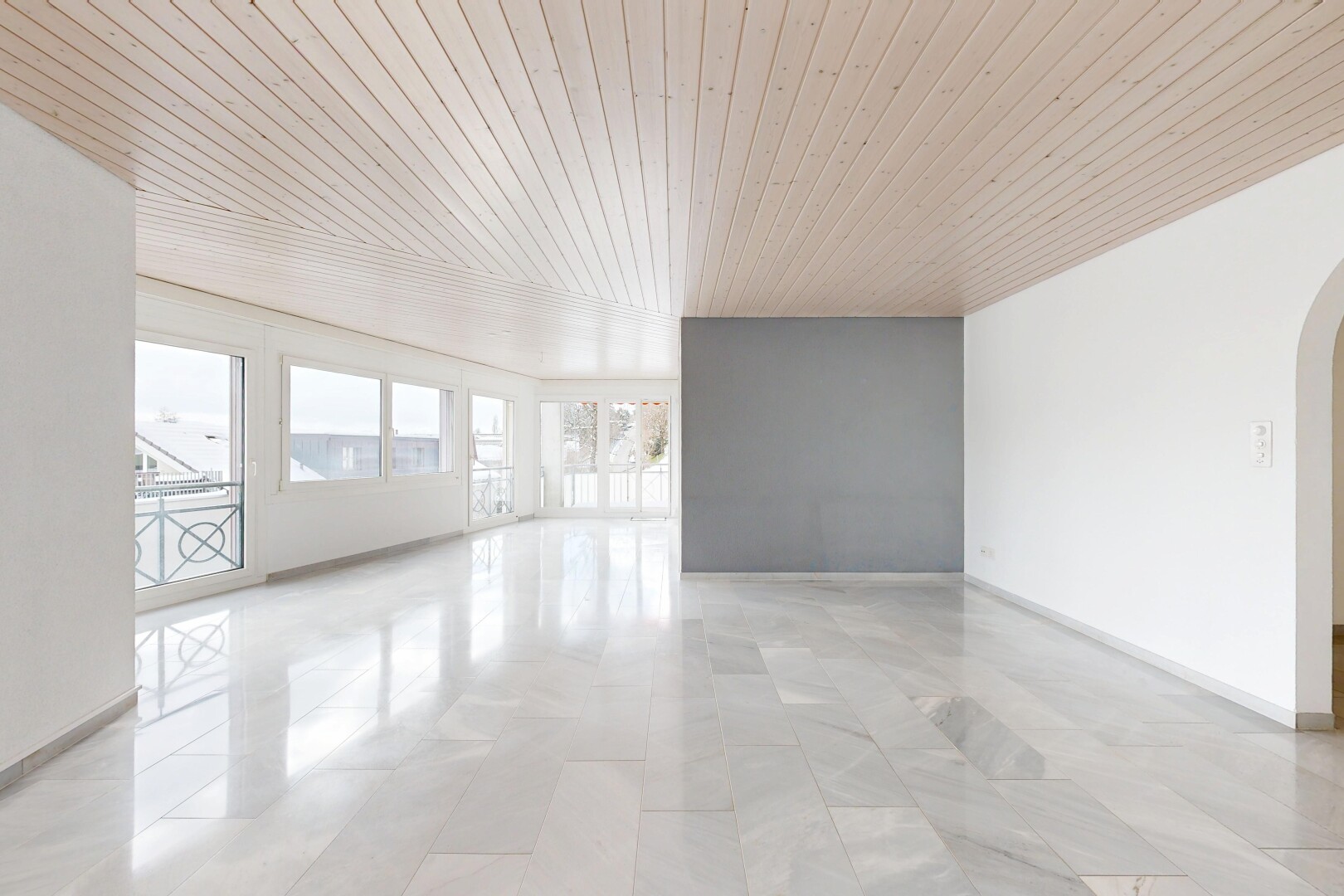 unfurnished room featuring arched walkways and wooden ceiling