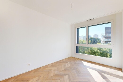pièce vide avec day time, parquet floor, inside property, cloison sèche, et drywall
