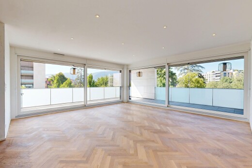 pièce vide avec day time, parquet floor, inside property, light floor, et sol en finition bois