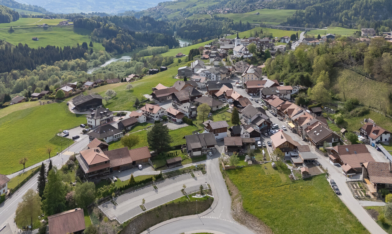 vue sur la montagne avec aerial view, residential view, et vue résidentielle