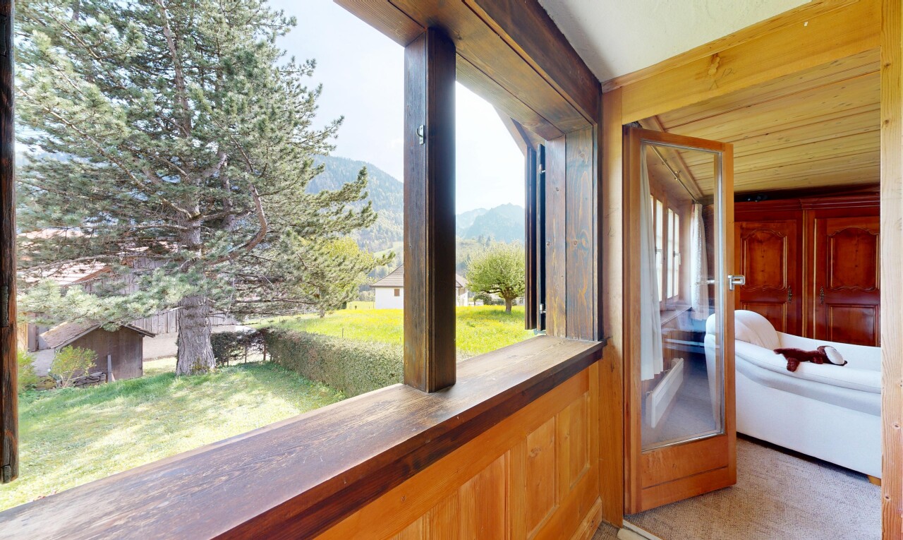 balcon avec mountain view, vue sur la montagne, balcon, et inside property