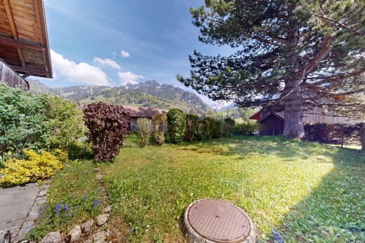 jardin avec from property, pelouse, day time, mountain view, et vue sur la montagne