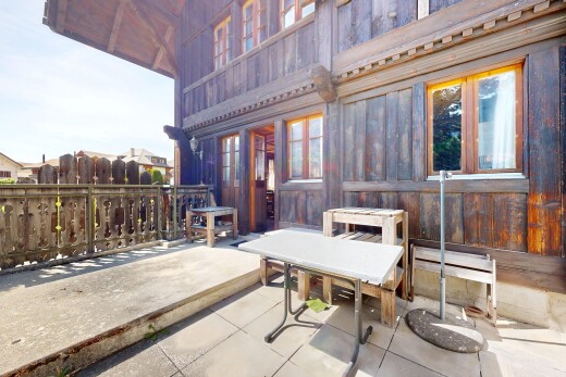 terrasse avec terrasse, clôture, et day time