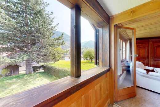 balcon avec mountain view, vue sur la montagne, balcon, et inside property