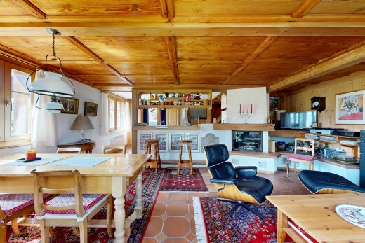 salon / salle à manger avec wood ceiling, plafond en bois, natural light, lumière naturelle, et inside property