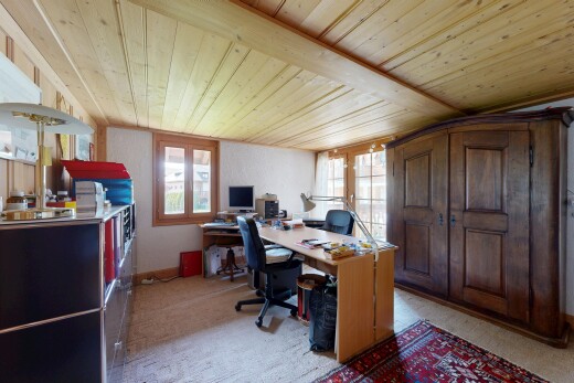 bureau avec light floor, inside property, plafond en bois, wood ceiling, et moquette