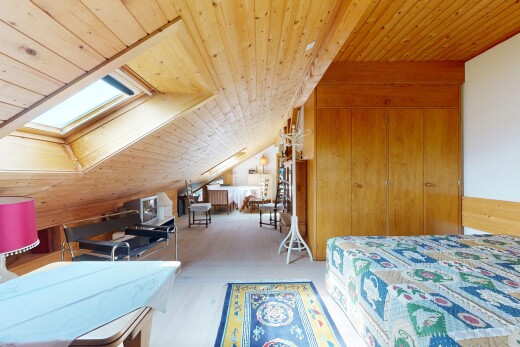 chambre avec plafond en bois, wood ceiling, pièce supplémentaire, puits de lumière, et inside property
