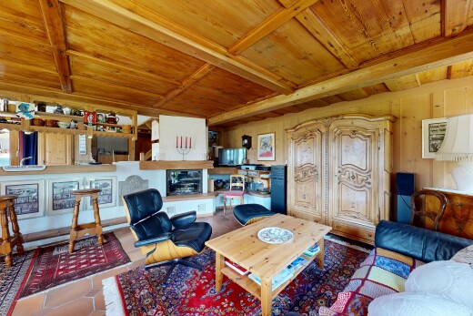 salon avec wood ceiling, plafond en bois, inside property, beamed ceiling, et plafond à poutres