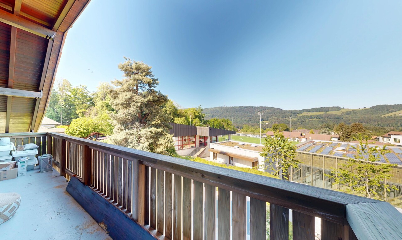 balcon avec from property, day time, et balcon