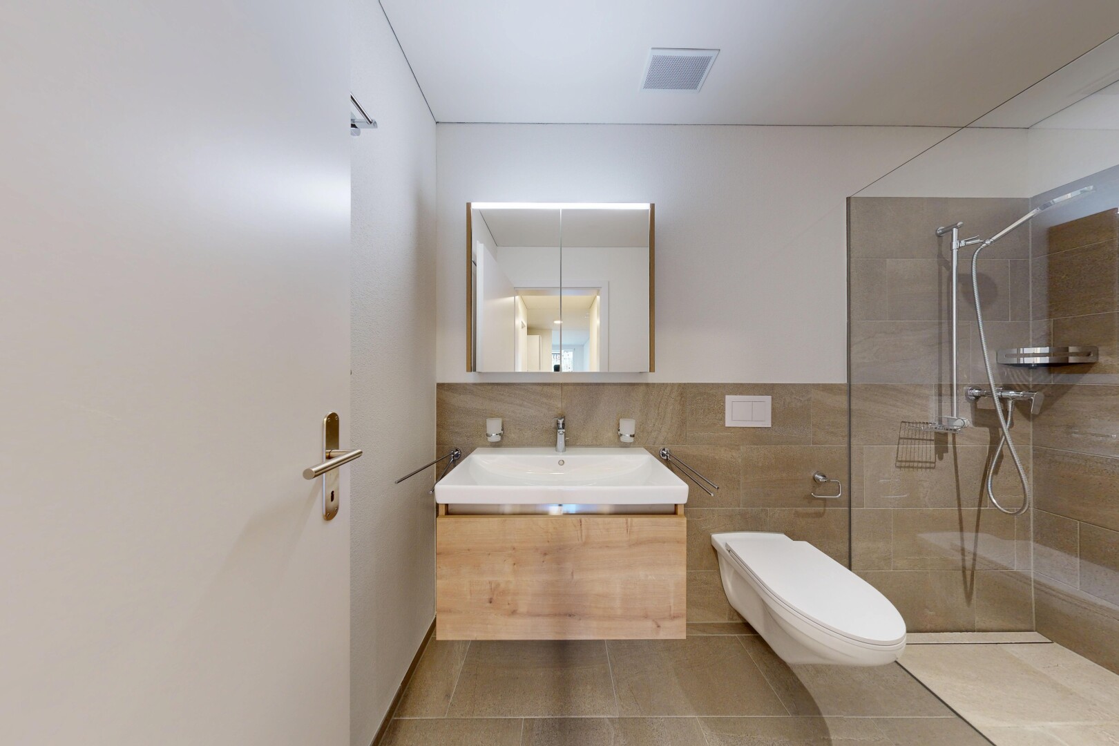 bad mit schminktisch, komplettes badezimmer, dusche, spiegel, und tile wall