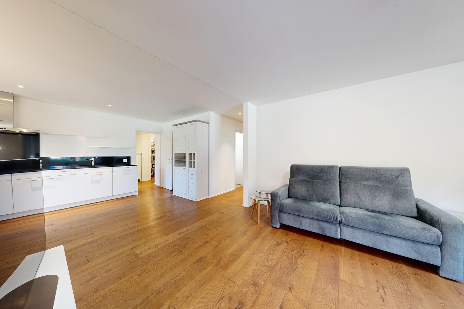 wohnzimmer mit holzfußboden, wood finish floor, gipskartonwand, drywall, und inside property