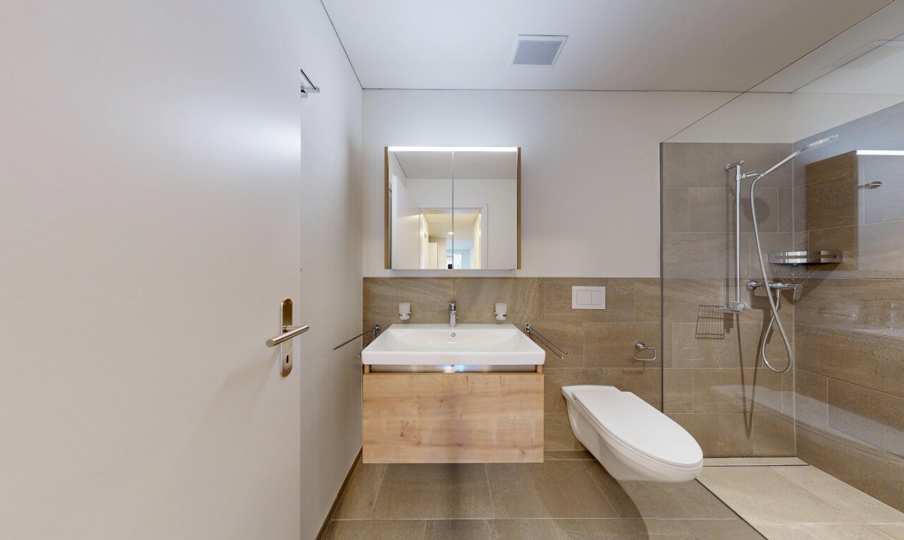 bad mit schminktisch, komplettes badezimmer, dusche, spiegel, und tile wall