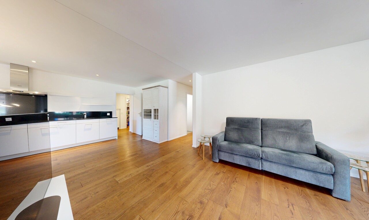 wohnzimmer mit holzfußboden, wood finish floor, gipskartonwand, drywall, und inside property