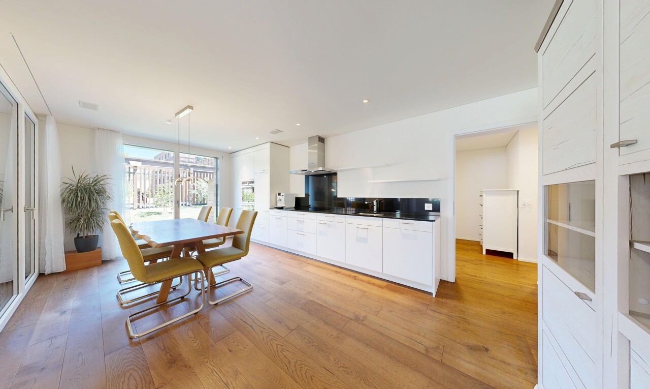 esszimmer mit einbauleuchten, light floor, wood finish floor, holzfußboden, und inside property