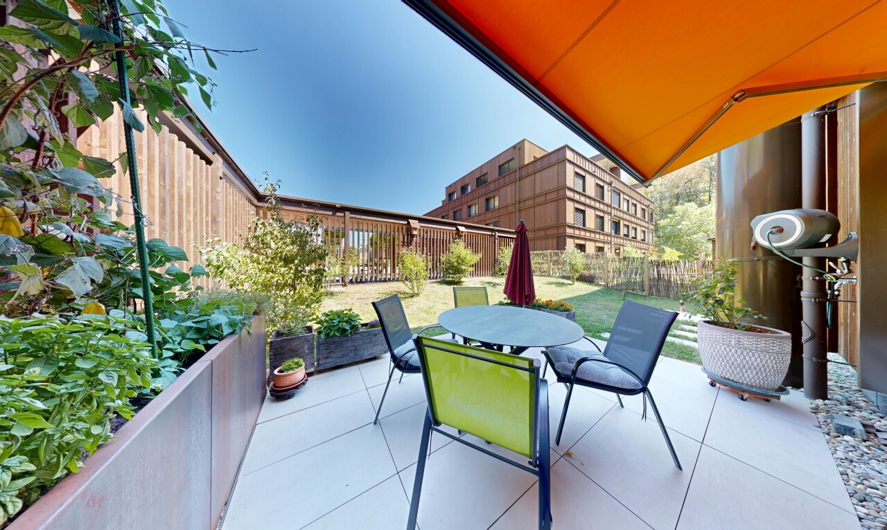 terrasse mit zaun, essbereich im freien, terrasse, und from property