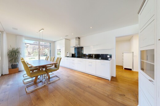 esszimmer mit einbauleuchten, light floor, wood finish floor, holzfußboden, und inside property