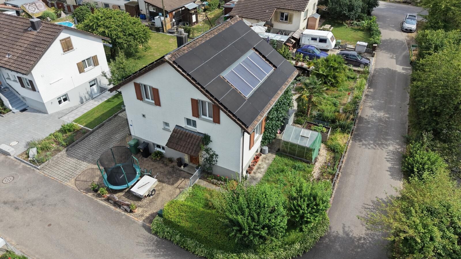 außenansicht mit property visible, drone view, und aerial subject clear