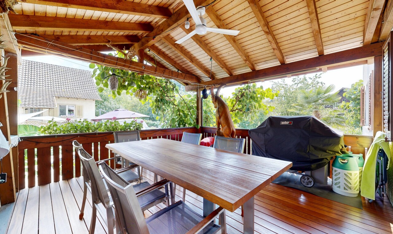 terrasse mit deck, grill, essbereich im freien, deckenventilator, und from property