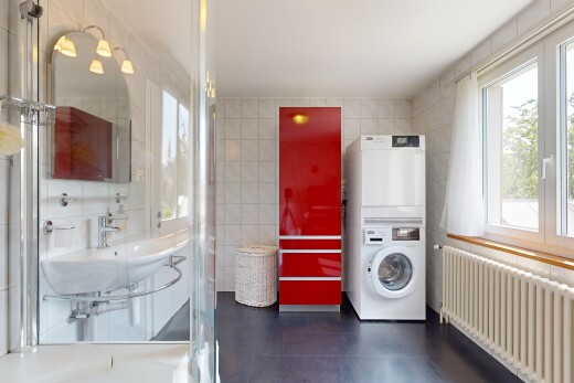 wäschekammer mit tile wall, fliesenwand, kühler, inside property, und wäscherei