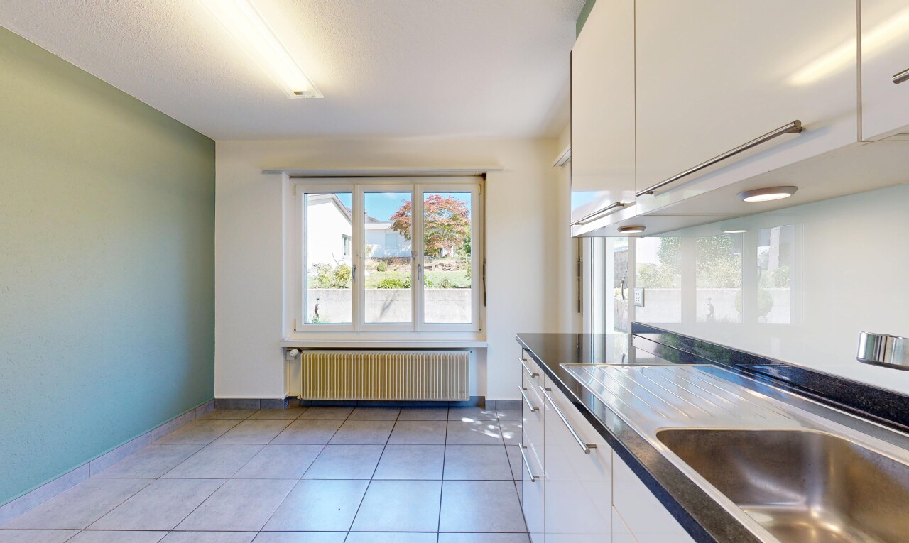 küche mit dark countertops, arbeitsplatten, kühler, drywall, und gipskartonwand