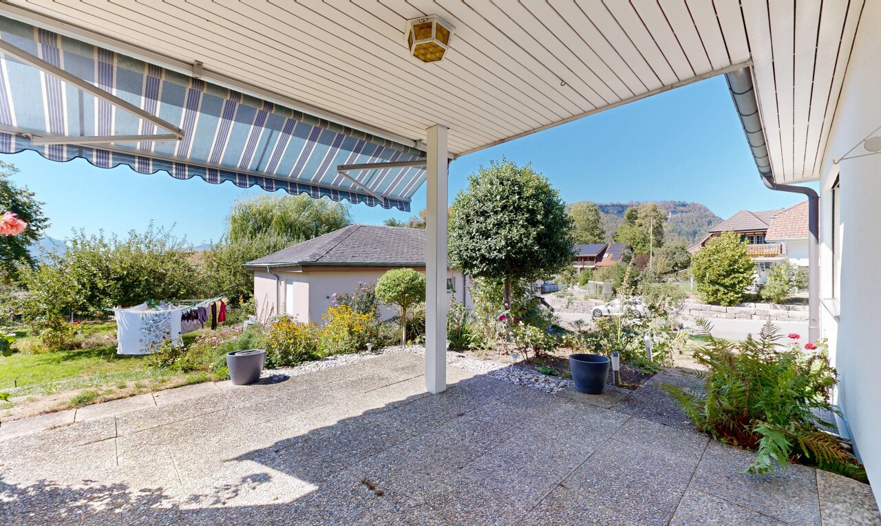 terrasse mit markise, day time, und from property