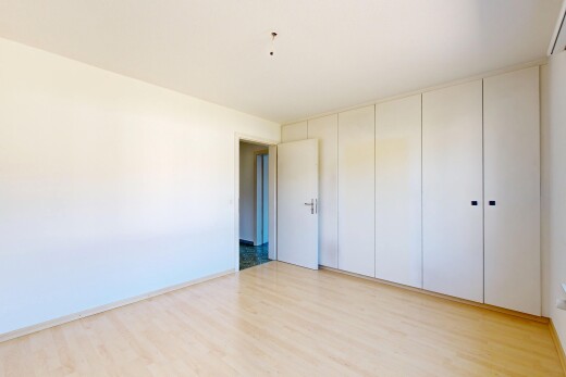 leerer raum mit drywall, gipskartonwand, wood finish floor, holzfußboden, und inside property