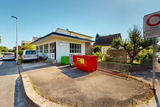 außenansicht mit property visible, zaun, und day time