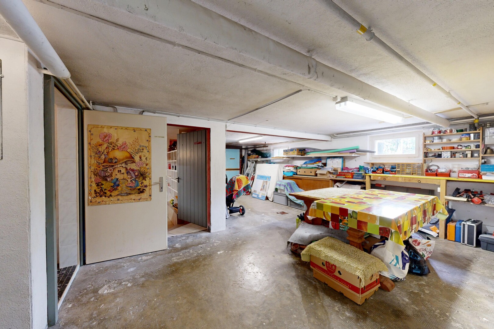 parking avec inside property