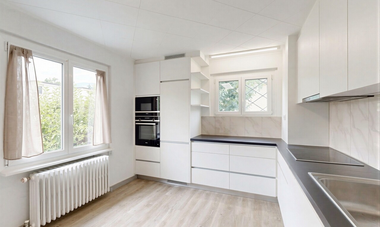 cuisine avec radiateur, open shelves, étagères ouvertes, lumière naturelle, et inside property
