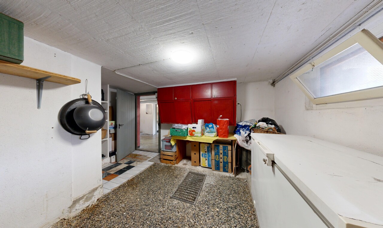 buanderie avec inside property, drywall, cloison sèche, et sous-sol