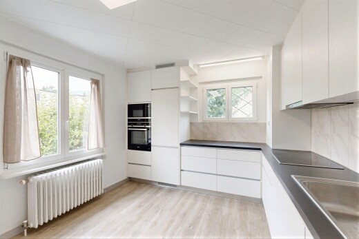 cuisine avec radiateur, open shelves, étagères ouvertes, lumière naturelle, et inside property