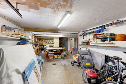 parking avec inside property