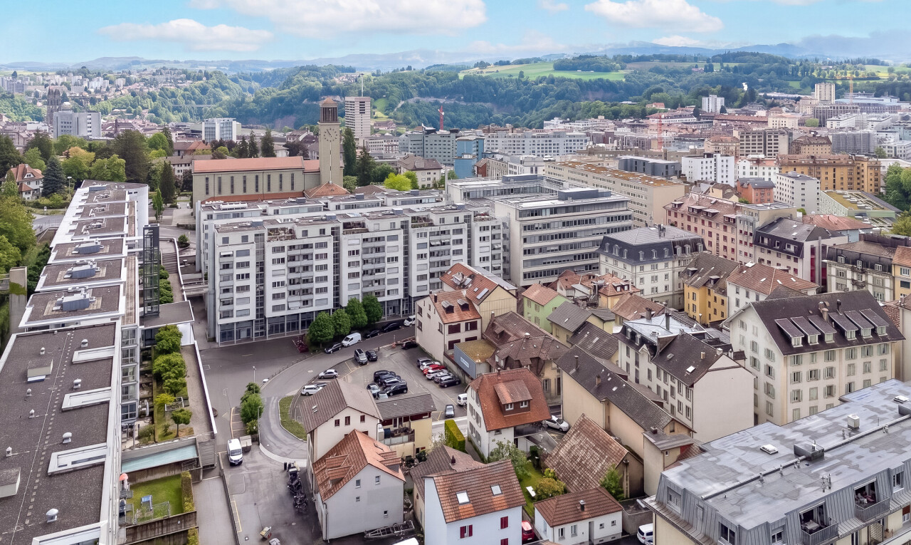 extérieur du bâtiment avec city view, vue sur la ville, day time, et aerial view