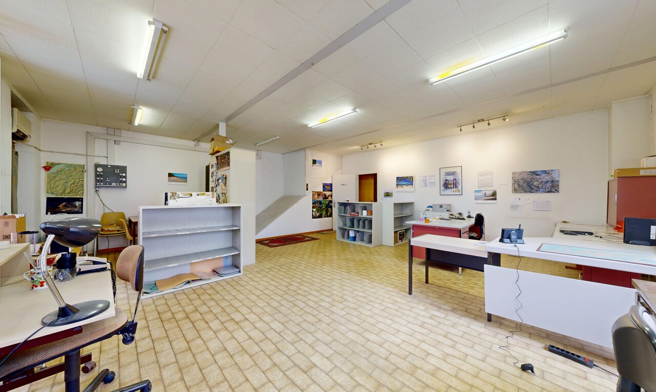 bureau avec inside community, drywall, espace bureau, et light floor