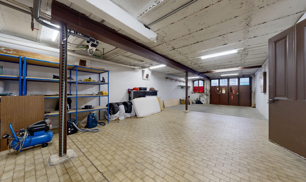 parking avec inside property