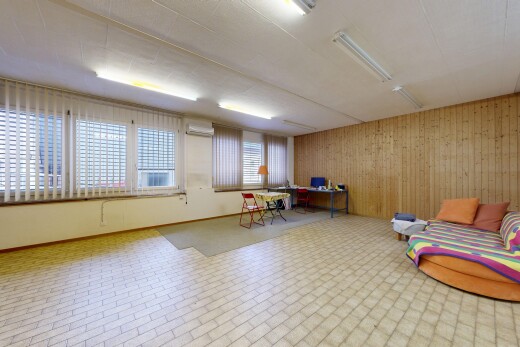 büro mit wood wall, holzwand, natural light, natürliches licht, und inside property