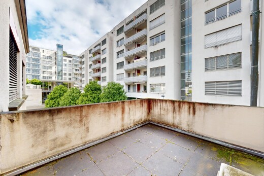 terrasse mit apartment complex view und day time