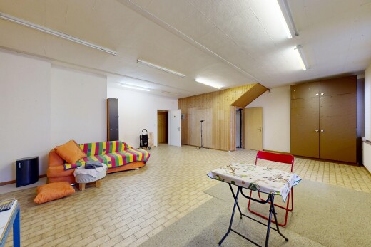 wohnzimmer mit drywall, gipskartonwand, inside property, und keller