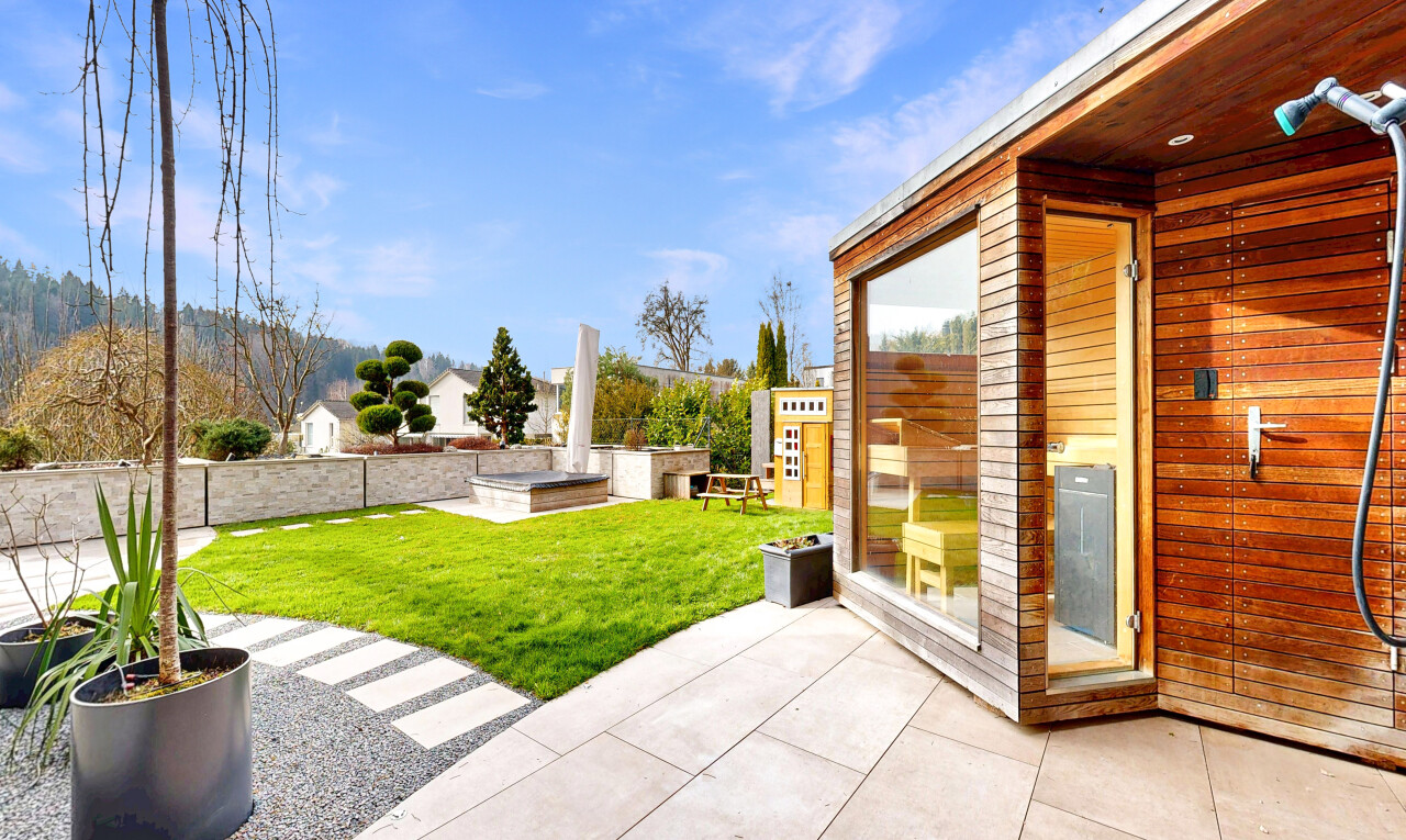 terrasse mit terrasse, from property, rasen, und day time