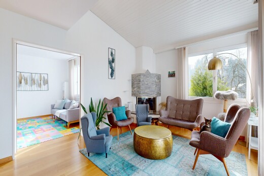 wohnzimmer mit holzfußboden, wood finish floor, inside property, natürliches licht, und natural light