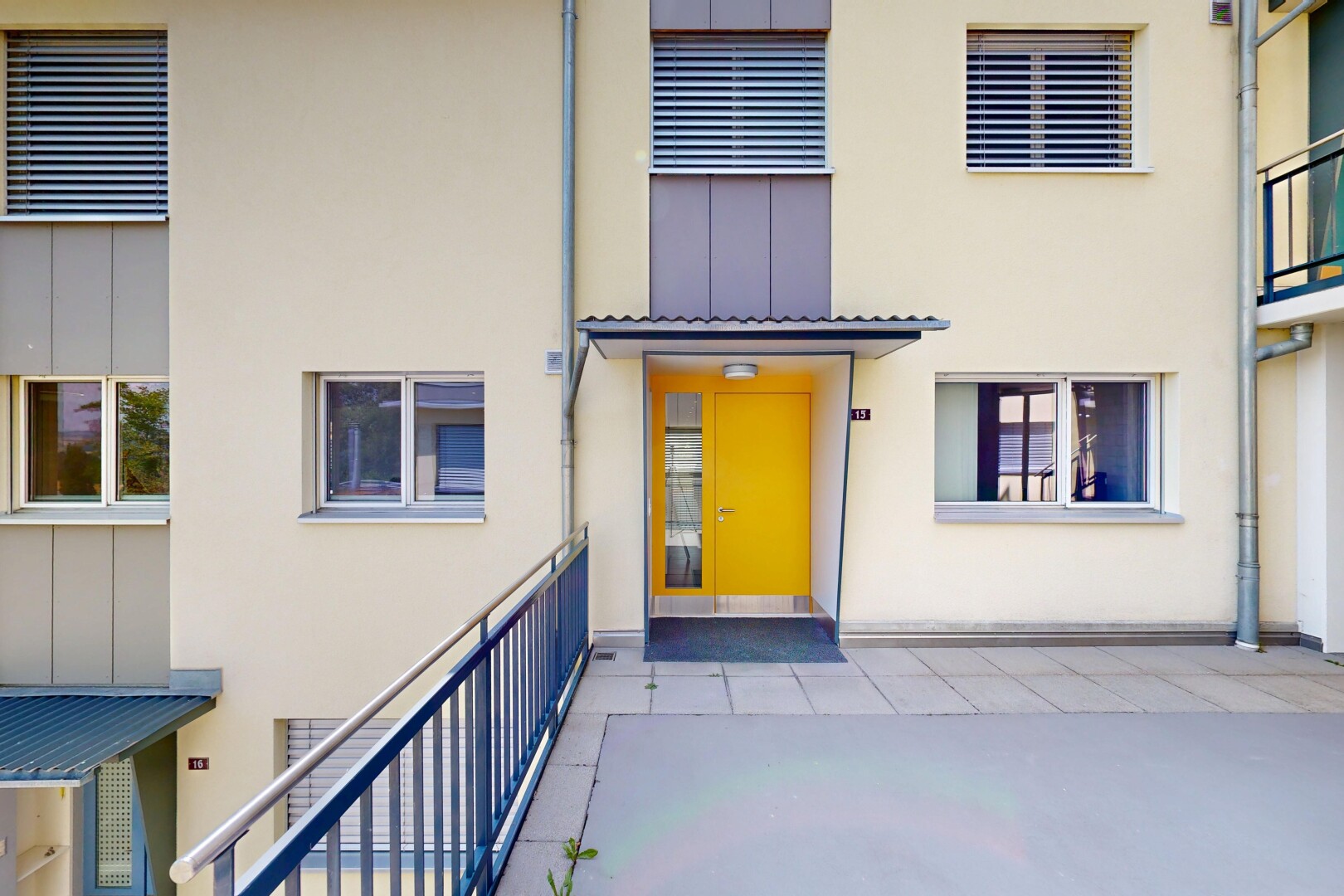 terrasse mit property visible