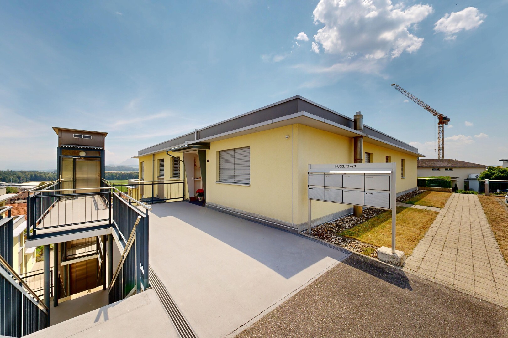 terrasse mit day time, property visible, und terrasse