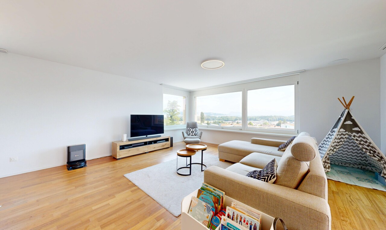wohnzimmer mit gipskartonwand, drywall, inside property, holzfußboden, und wood finish floor
