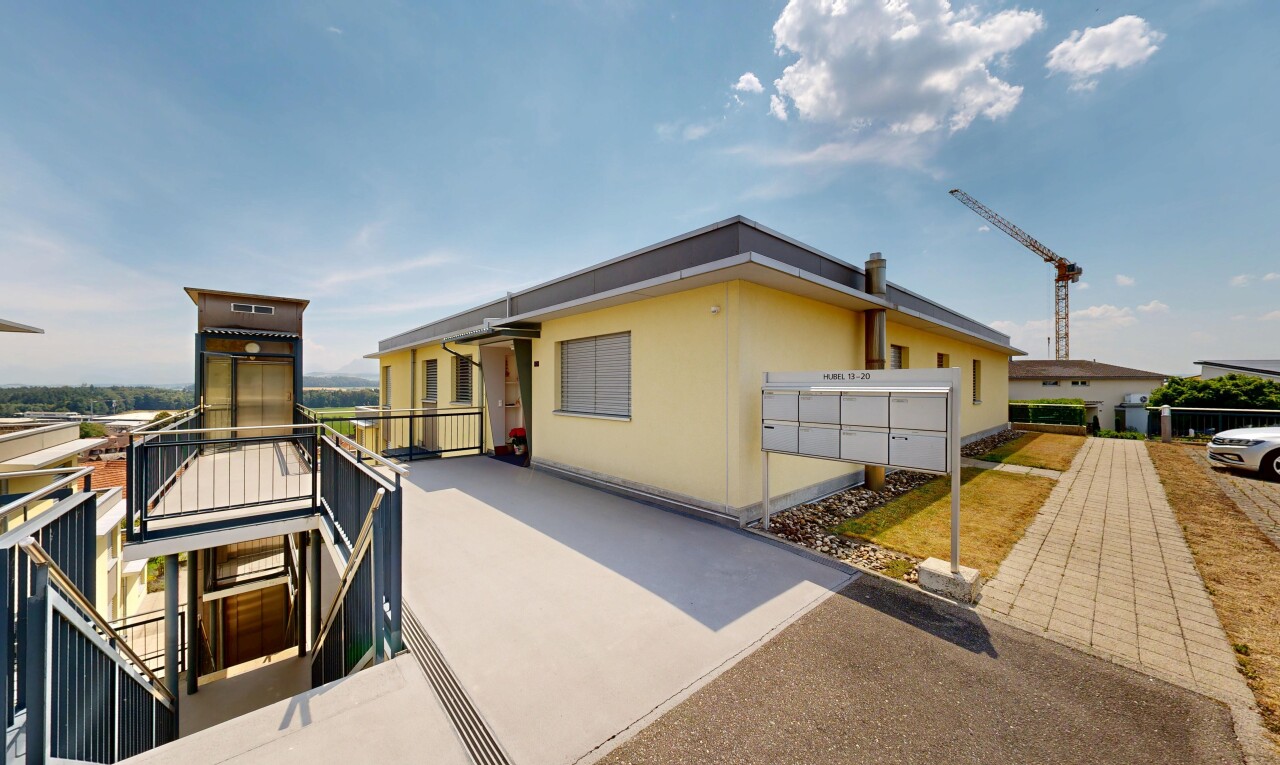 terrasse mit day time, property visible, und terrasse