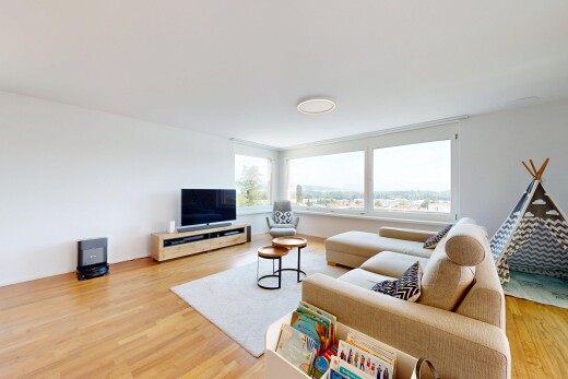 wohnzimmer mit gipskartonwand, drywall, inside property, holzfußboden, und wood finish floor