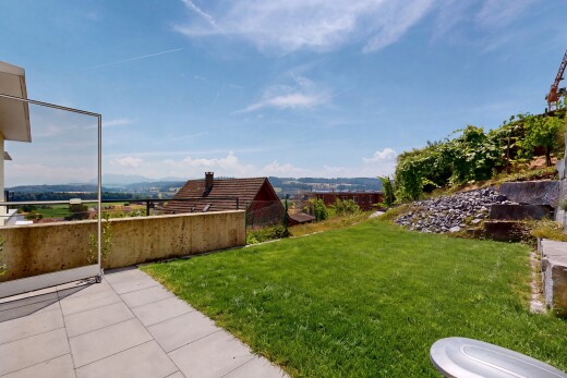 garten mit from property, rasen, terrasse, und day time