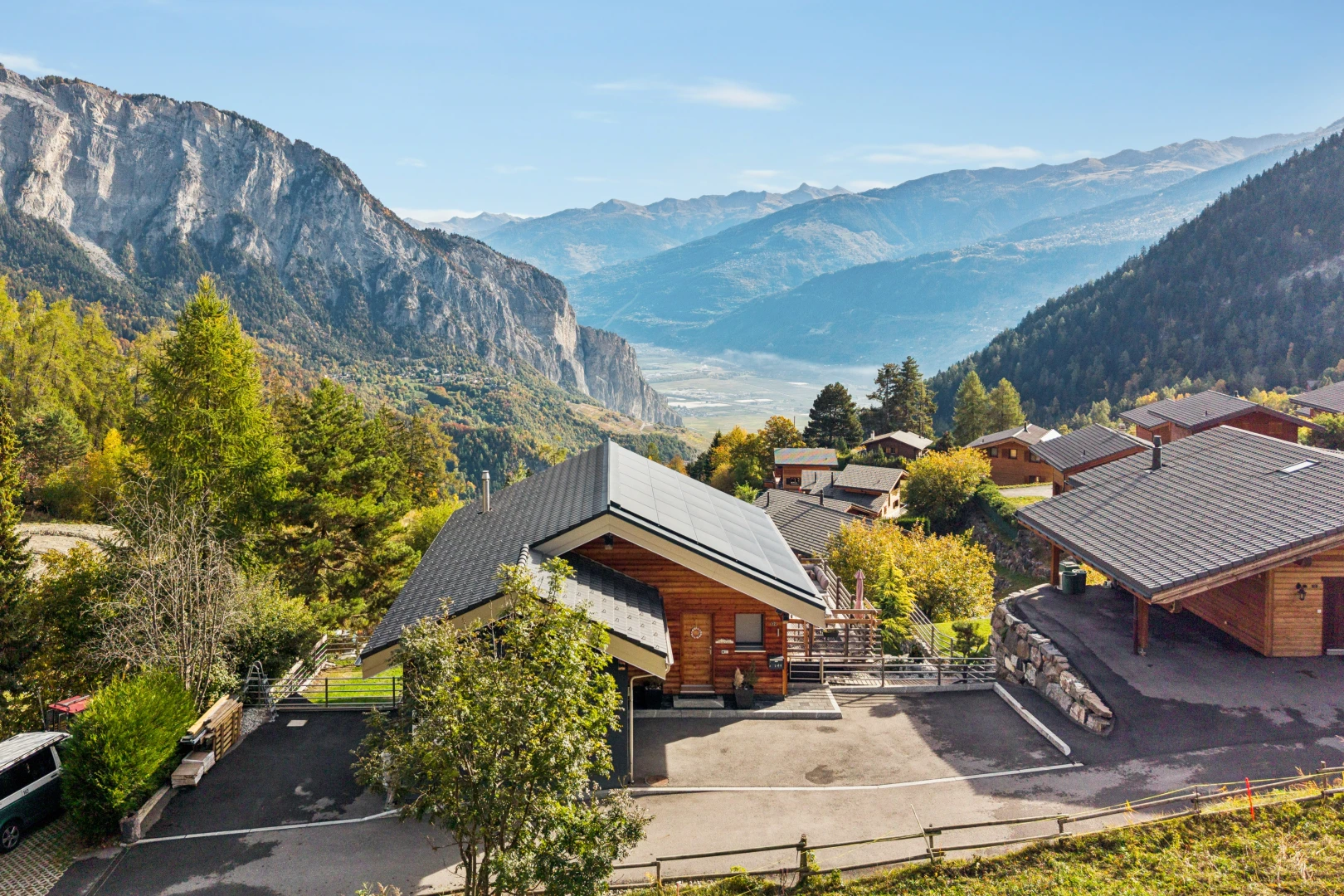 vue sur la montagne avec vue sur la montagne, mountain view, drone view, et day time