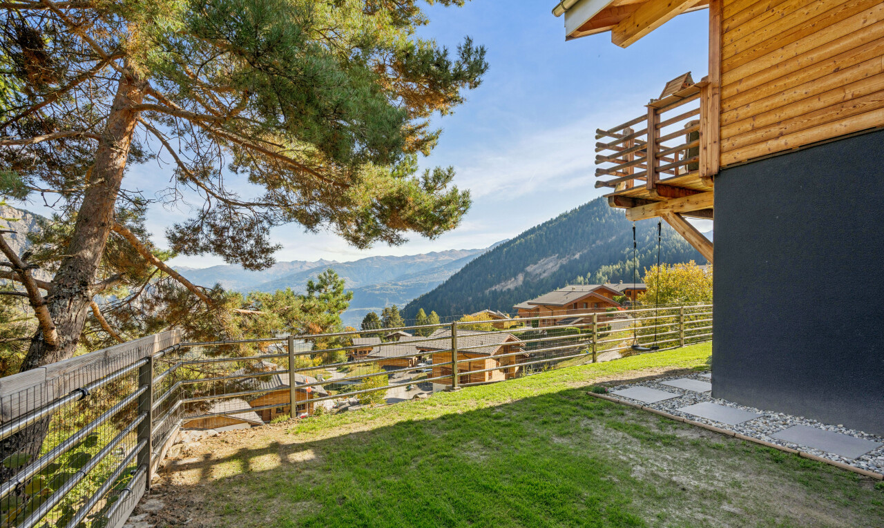 jardin avec from property, view focus, clôture, day time, et pelouse