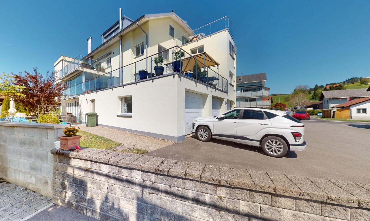 äußeresraum mit eingebaute garage