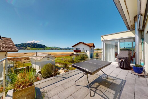 terrasse mit seesicht und balkon